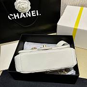 	 Bagsaaa Chanel White Flap Bag - 21X14.5X6cm - 5