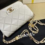 	 Bagsaaa Chanel White Flap Bag - 21X14.5X6cm - 2