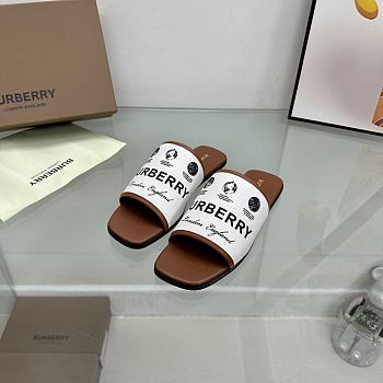 	 Bagsaaa Burberry Letters Canvas White Slides