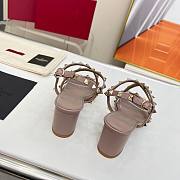 	 Bagsaaa Valentino Garavani Rockstud-embellished flat nude leather sandals - 5