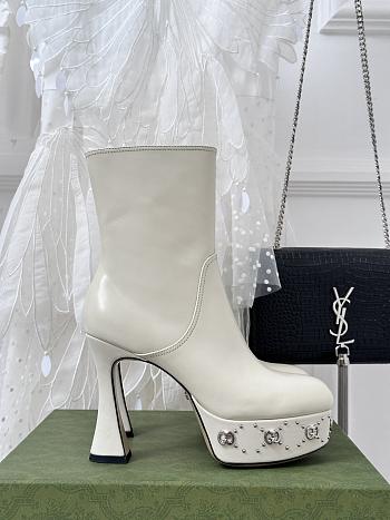 	 Bagsaaa Gucci GG studded leather ankle boots white