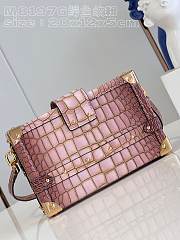 Bagsaaa Louis Vuitton Petite Malle Bag Alligator crocodile leathe pink - 3