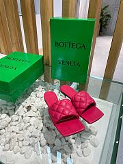 Bagsaaa Bottega Veneta Matelassé Flat Padded Sandals - 2
