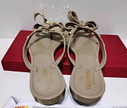 Bagsaaa Valentino Beige Bow Rockstud Thong Sandals  - 3