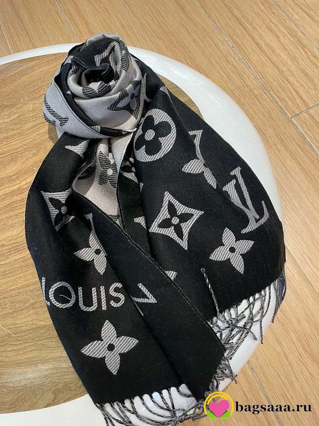 	 Bagsaaa Louis Vuitton Monogram Black Scarf 186x34cm - 1