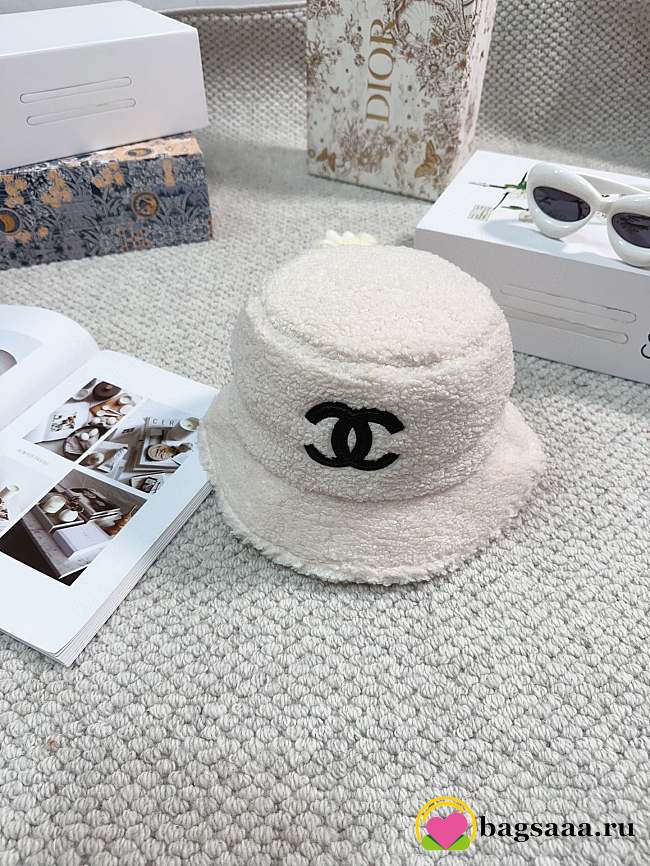 	 Bagsaaa Chanel Winter Fur Bucket Hat White - 1