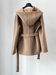 	 Bagsaaa Louis Vuitton Belted Short Coat Beige - 2