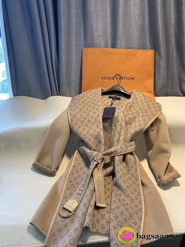 Bagsaaa Louis Vuitton SIGNATURE DOUBLE FACE SHORT WRAP COAT - 1