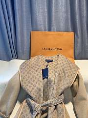 Bagsaaa Louis Vuitton SIGNATURE DOUBLE FACE SHORT WRAP COAT - 4