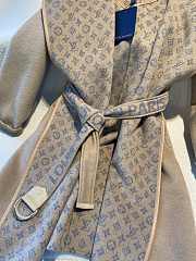 Bagsaaa Louis Vuitton SIGNATURE DOUBLE FACE SHORT WRAP COAT - 5