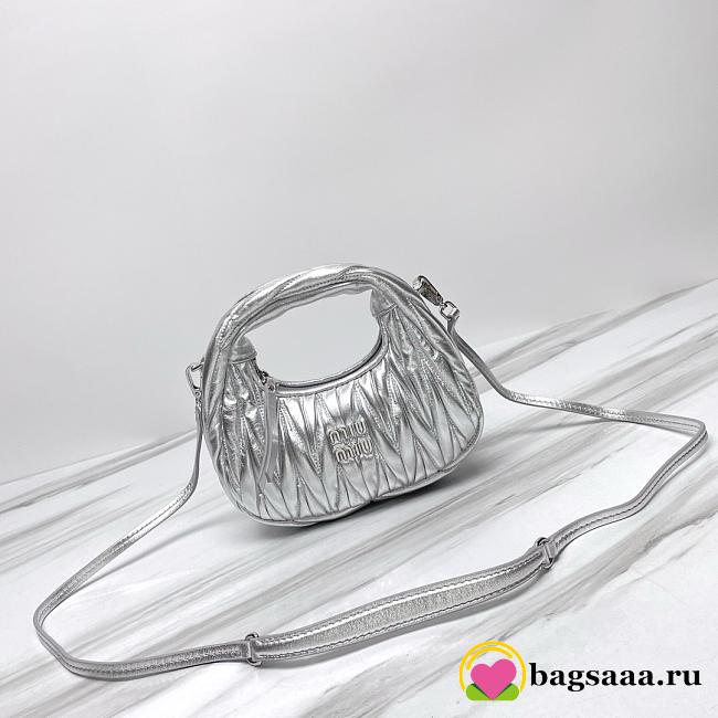 Bagsaaa Miumiu Wander Matelasse Leather Silver 18cm - 1