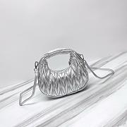 Bagsaaa Miumiu Wander Matelasse Leather Silver 18cm - 5