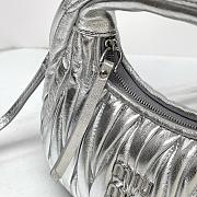 Bagsaaa Miumiu Wander Matelasse Leather Silver 18cm - 3