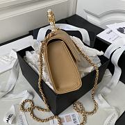 Bagsaaa Chanel Clutch With Chain Lambskin, Imitation Pearls Beige - 6