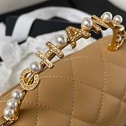 Bagsaaa Chanel Clutch With Chain Lambskin, Imitation Pearls Beige - 4