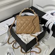 Bagsaaa Chanel Clutch With Chain Lambskin, Imitation Pearls Beige - 3