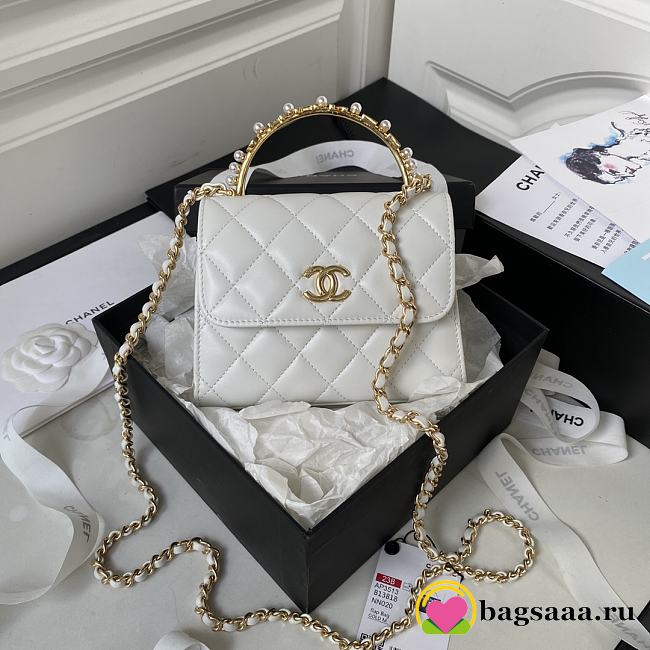 Bagsaaa Chanel Clutch With Chain Lambskin, Imitation Pearls White - 1