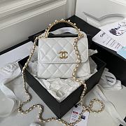 Bagsaaa Chanel Clutch With Chain Lambskin, Imitation Pearls White - 1