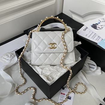 Bagsaaa Chanel Clutch With Chain Lambskin, Imitation Pearls White