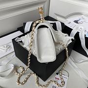 Bagsaaa Chanel Clutch With Chain Lambskin, Imitation Pearls White - 2