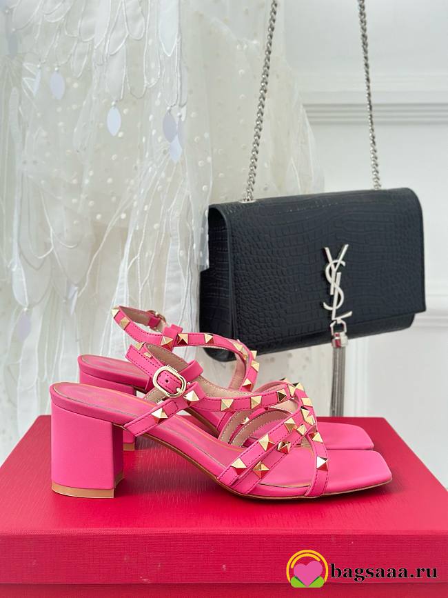 Bagsaaa Valentino Garavani Rockstud-embellished flat pink leather sandals - 1