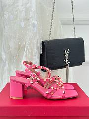 Bagsaaa Valentino Garavani Rockstud-embellished flat pink leather sandals - 1