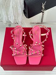 Bagsaaa Valentino Garavani Rockstud-embellished flat pink leather sandals - 6