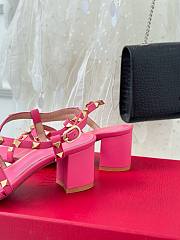 Bagsaaa Valentino Garavani Rockstud-embellished flat pink leather sandals - 5