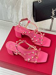 Bagsaaa Valentino Garavani Rockstud-embellished flat pink leather sandals - 3