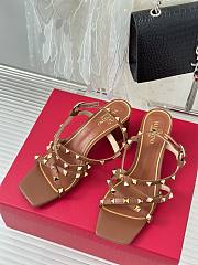 Bagsaaa Valentino Garavani Rockstud-embellished flat brown leather sandals - 4