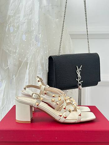 Bagsaaa Valentino Garavani Rockstud-embellished flat white leather sandals