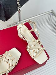Bagsaaa Valentino Garavani Rockstud-embellished flat white leather sandals - 6