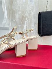 Bagsaaa Valentino Garavani Rockstud-embellished flat white leather sandals - 5