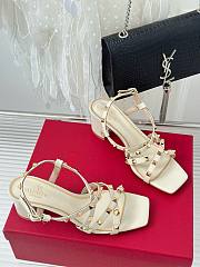 Bagsaaa Valentino Garavani Rockstud-embellished flat white leather sandals - 3