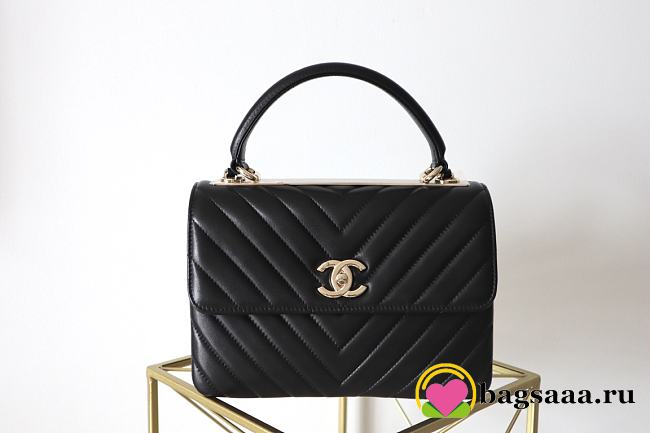 Bagsaaa Chanel Trendy CC Chevron Gold Hardware 25cm (Black inside) - 1