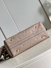	 Bagsaaa Louis Vuitton Carryall PM bag Taupe - 4