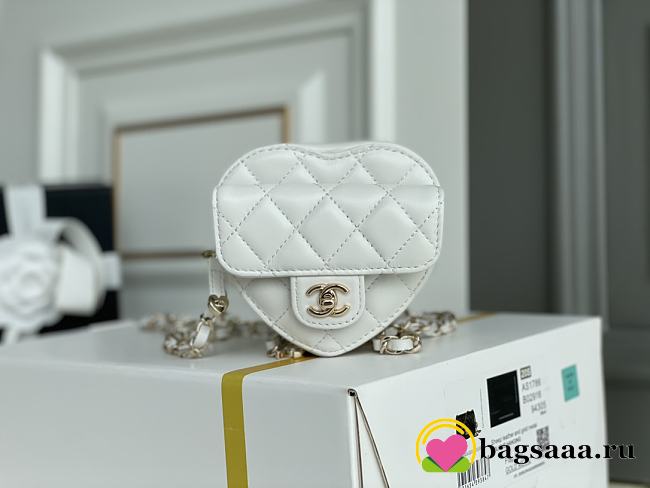 	 Bagsaaa Chanel Heart Belt Bag White - 11x8.5x5.5cm - 1