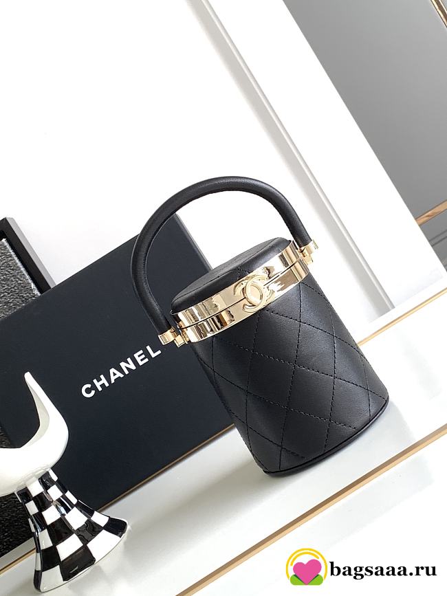 Bagsaaa Chanel Rare Lucite Bag  - 1