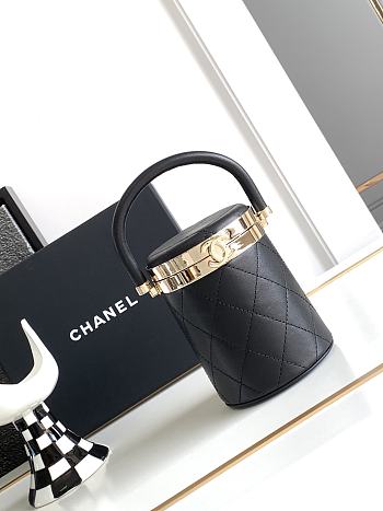 Bagsaaa Chanel Rare Lucite Bag 