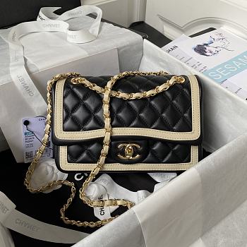 	 Bagsaaa Chanel Flap Bag with patent line - 16×23×6cm