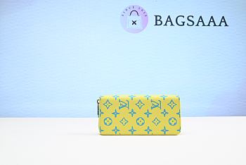 Bagsaaa Louis Vuitton Zippy Vertical Wallet Lime - 10 x 20 x 2 cm
