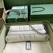 	 Bagsaaa Gucci Horsebit Chain Medium Shoulder Bag In White - 2