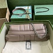 	 Bagsaaa Gucci Horsebit Chain Medium Shoulder Bag In Taupe - 3