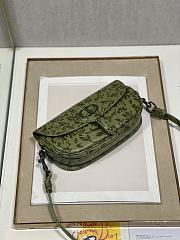 	 Bagsaaa Dior Bobby East-West Bag green flower - 21 x 12 x 5.1 cm - 2