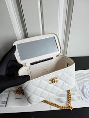 	 Bagsaaa Chanel Vanity Caviar White Leather - 17x9.5x8cm - 3