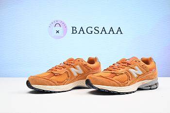 Bagsaaa New Balance Orange Sneakers
