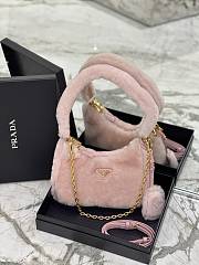 Bagsaaa Prada Re-Edition 2005 shearling shoulder bag pink 22x18x6cm - 1