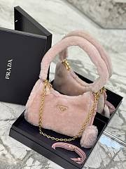Bagsaaa Prada Re-Edition 2005 shearling shoulder bag pink 22x18x6cm - 4