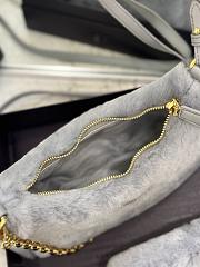 	 Bagsaaa Prada Re-Edition 2005 shearling shoulder bag grey 22x18x6cm - 5