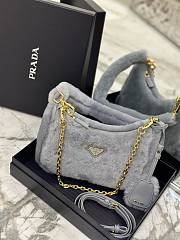 	 Bagsaaa Prada Re-Edition 2005 shearling shoulder bag grey 22x18x6cm - 2